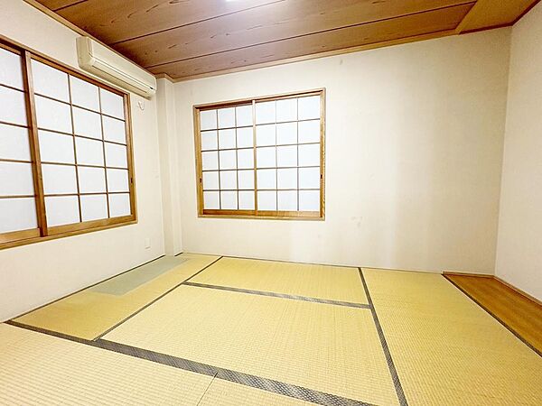 １階６帖和室は床の間付き