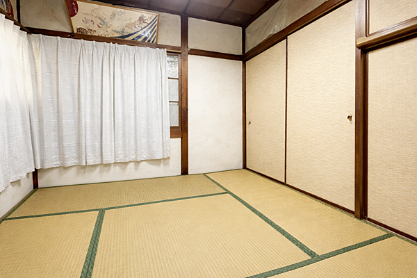 優しい光を取り込んだリビングダイニング。上質な温もりに包まれる、快適で穏やかなプライベート空間です。※家具等を消したCG画像です。