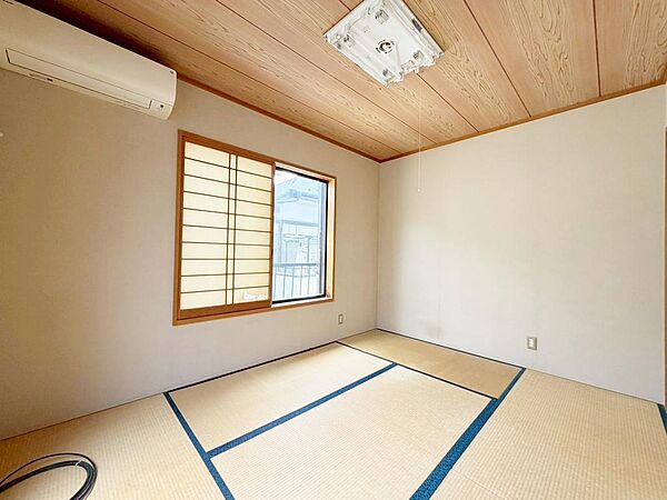 畳のやさしい風合いが心を落ち着かせる和室。くつろぎの時間や来客用としても使いやすい空間です。
