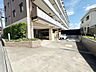 駐車場：敷地内駐車場の様子です。お住まいの際に駐車場を探す必要がないのは、他のマンションと比べての最大利点！