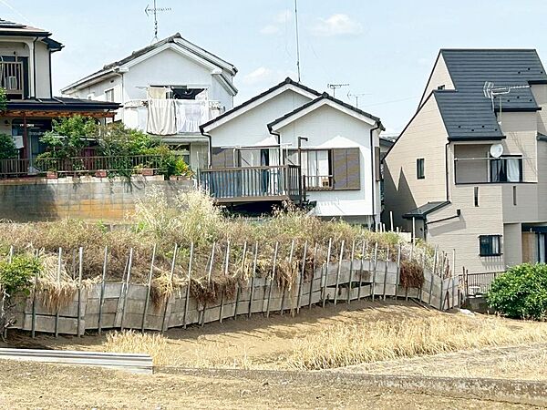 落ち着いた雰囲気が漂う住宅街。ゆったりと暮らしたい方にもおすすめしたい、静かで心地良い住環境になっております。皆様のお問い合わせお待ちしております！
