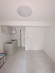 クローバー・レジデンス弁天町 10階1DKのリビング/ダイニング