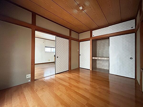 DKに面した洋室。