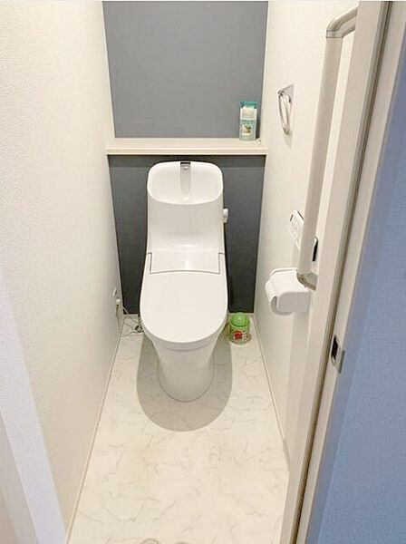 温水洗浄便座付きトイレ
