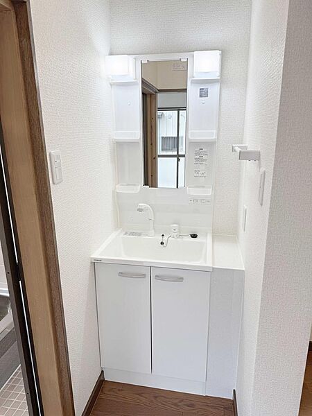 新設の洗面化粧台