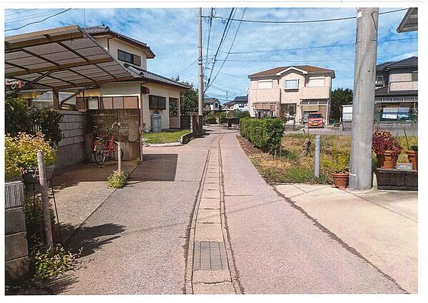 道路、南西側より