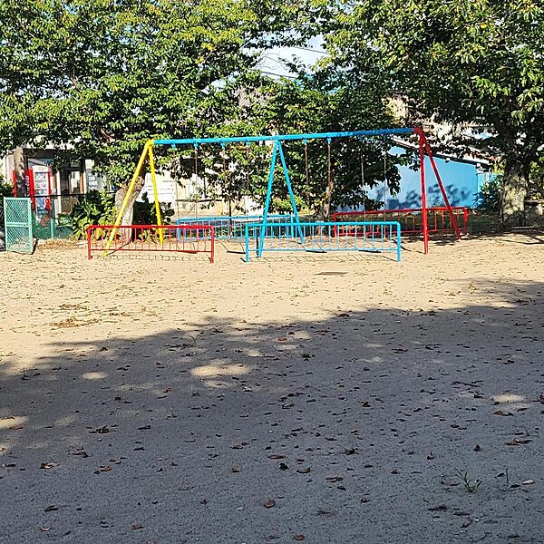 飯沼児童公園、龍昌寺の隣です。７２０m