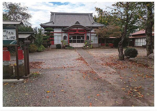 境内で盆踊りが開かれる龍昌寺、７００m