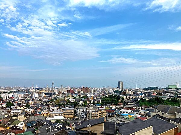 【バルコニーからの眺望】前面にさえぎる建物がなく眺望良好！　2026年8月撮影