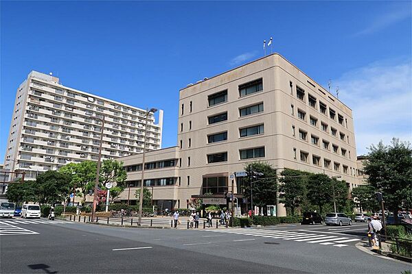 横浜市鶴見区役所（280m）