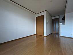 アヴァンリヴィエール 1階ワンルームのリビング/ダイニング