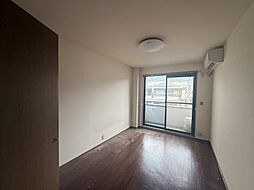 カグラハウス 2階ワンルームのリビング/ダイニング