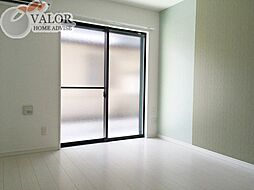 モダンアパートメント鶴見豊岡 101 1階1Kのリビング/ダイニング