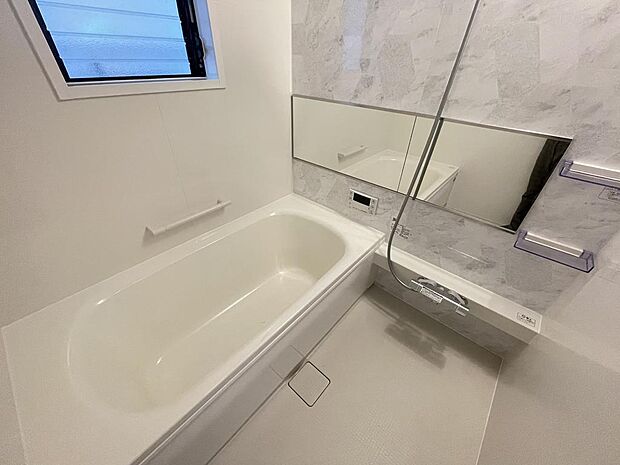 【リフォーム済】お風呂はハウステック製１坪タイプの新品に交換しました。