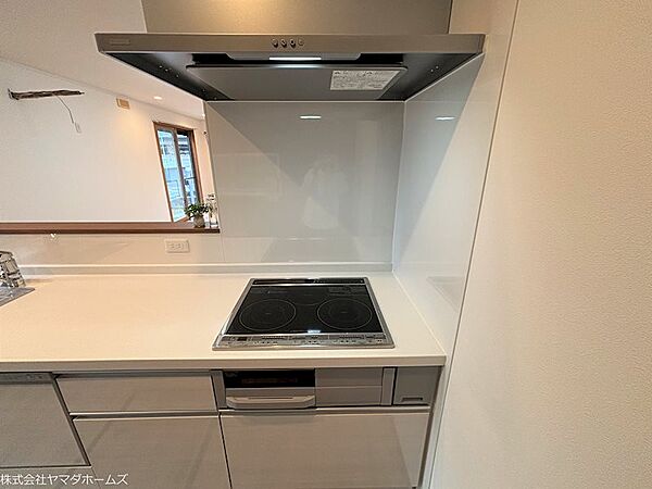 【リフォーム済】IHコンロはお手入れがしやすいです。火を使わないのでお年寄りにも安心して使っていただけます。