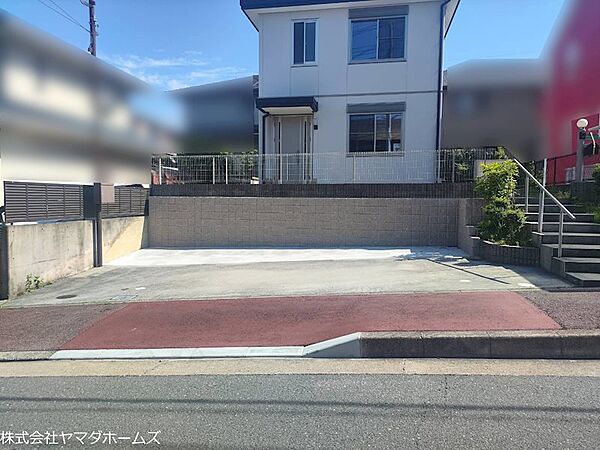【リフォーム済】駐車スペースを拡張し、普通車2台・軽自動車1台駐車可能です。