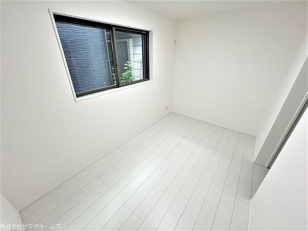 【1Fサービスルーム】1階の洋室は趣味のお部屋としたり、お子様のお部屋にしたりライフスタイルに合わせてご利用ください。