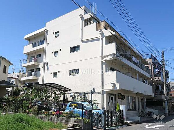 レジデンス摂津の外観（南東側から）です。南東側には高い建物がなく通風・採光ともにいいです。