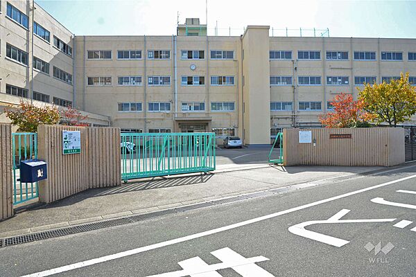 冠中学校[公立]の外観
