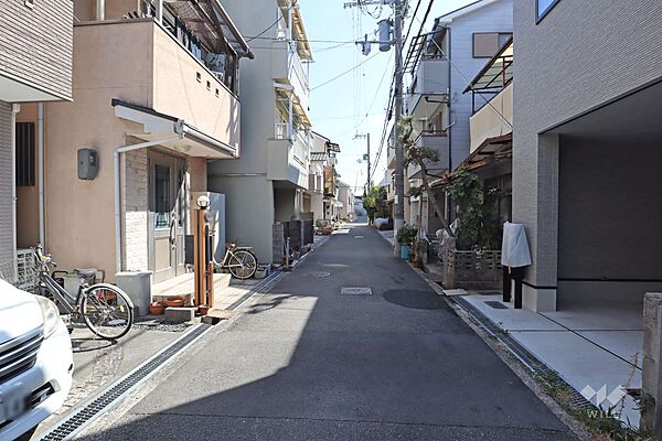 物件の東側前面道路（北側から）［2025年3月10日撮影］