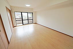 メロディーハイム高槻 2SLDKのリビング/ダイニング