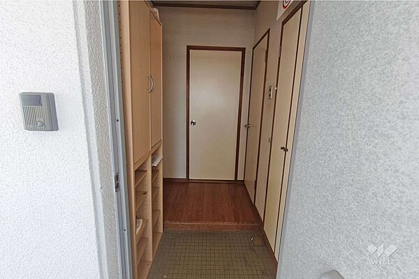 玄関には、シューズボックスがございます。玄関周りをすっきりと片付けることができます！
