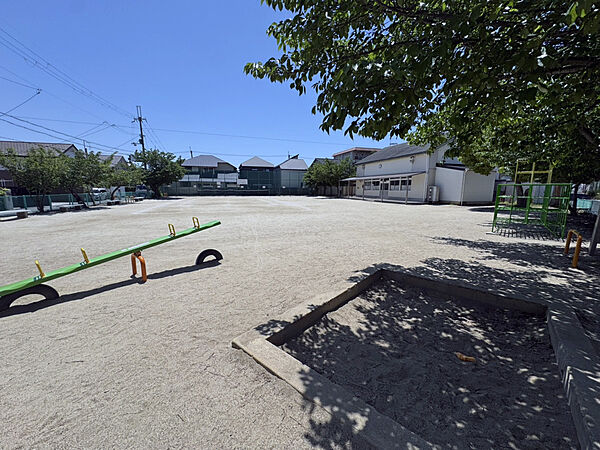隣接する公園［2026年5月10日撮影］