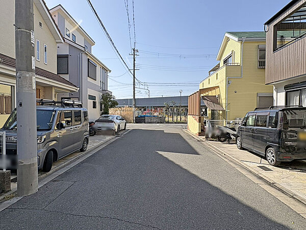 物件の北側前面道路（東側から）［2025年3月1日撮影］