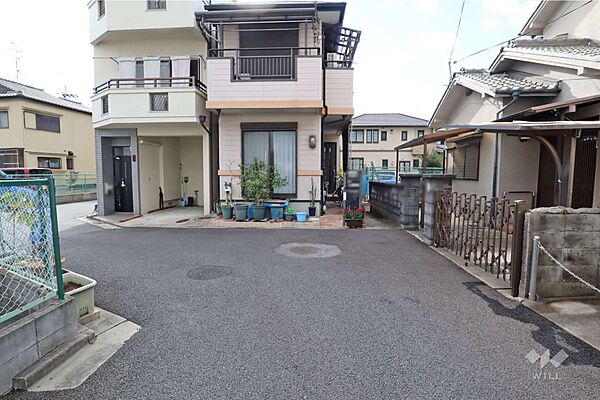 物件の東側前面道路（北側から）［2026年5月2日撮影］