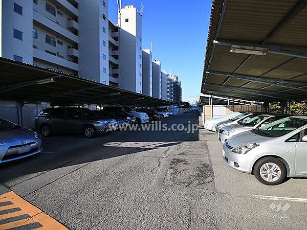 敷地内駐車場（屋外屋根付）