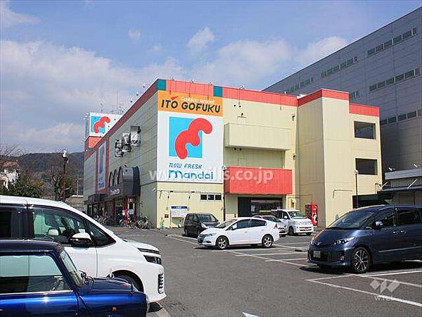 万代(高槻緑町店)の外観