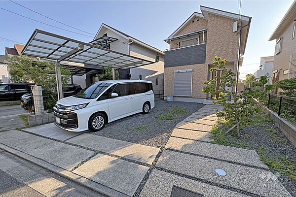物件の駐車スペース。3台分あります（車種による）。［2026年6月29日撮影］
