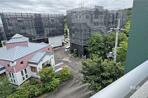 バルコニーからの眺め（西方向）［2026年7月7日撮影］