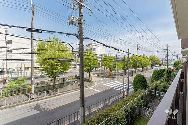 バルコニーからの眺め（南東方向）［2026年7月12日撮影］※AIによる青空加工済