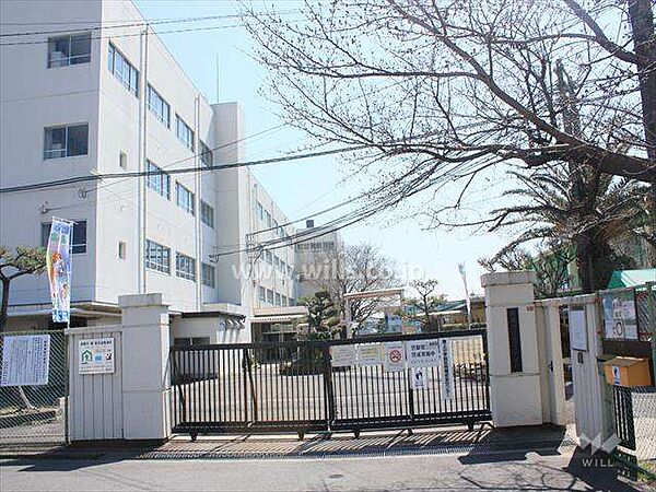 真上小学校[公立]の外観