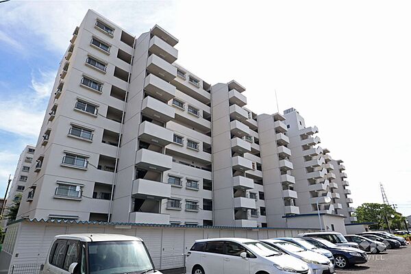 大和サニーハイツ高槻3号棟の外観（北東側から）