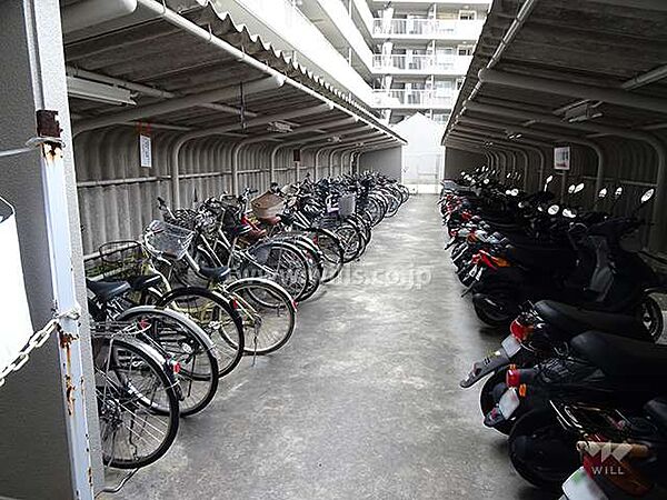 駐輪場とバイク置場
