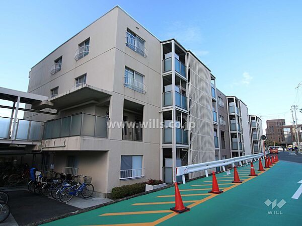 コープ野村高槻E棟の外観（南東側から）