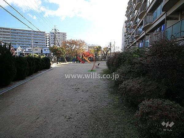 敷地に隣接する児童公園