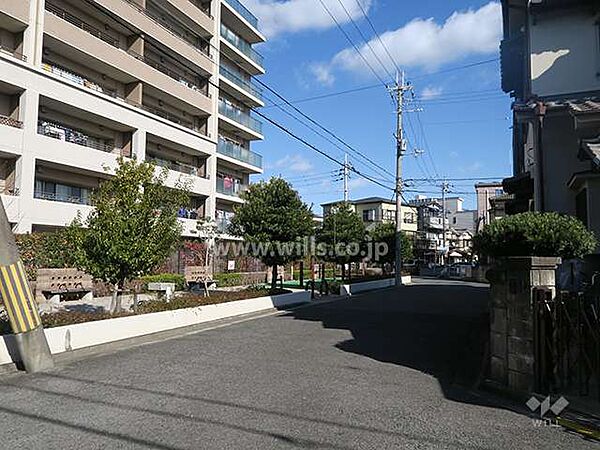 敷地南側の前面道路