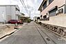 周辺：物件の西側前面道路（北側から）［2026年8月19日撮影］