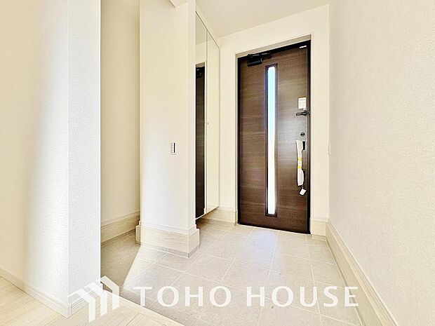 広々した玄関スペースはベビーカーも楽々置けるゆったりスペースが魅力です。