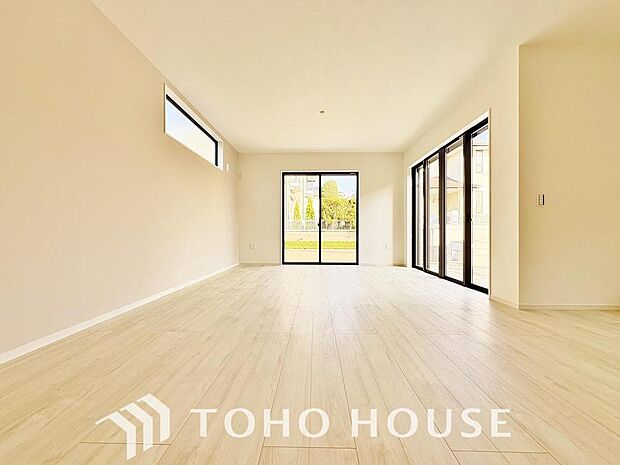 朝は爽やかな日差しを浴びながら、家族みんなでおいしい朝食。昼下がりにはのんびりと過ごすひと時。