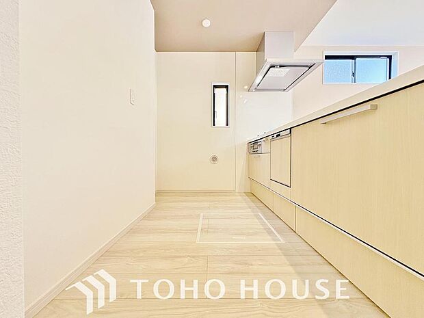 美しく、使いやすい、キッチン空間。優しい温もりを醸し出すキッチンは料理の為の配慮を随所に注ぎました。