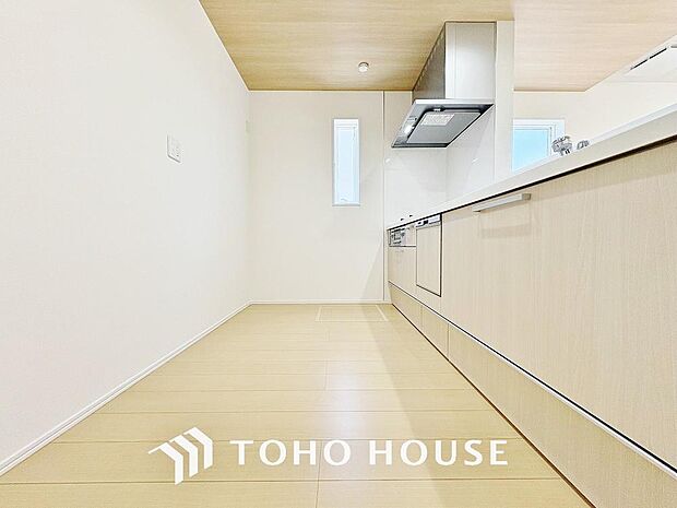 広々キッチンを採用。みんなで作った料理を召し上がりながらの会話は、どのような物になるのでしょうか。