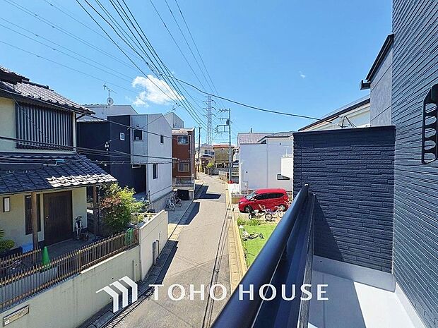 その豊かな眺望にふさわしい空間には、通風・採光にも優れ、心地よい光と風があふれています。