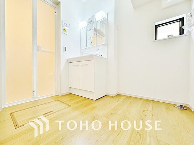 お家の中でも特にプライベートスペースとなる洗面所は、洗濯場所と浴室を同じ空間でまとめております。