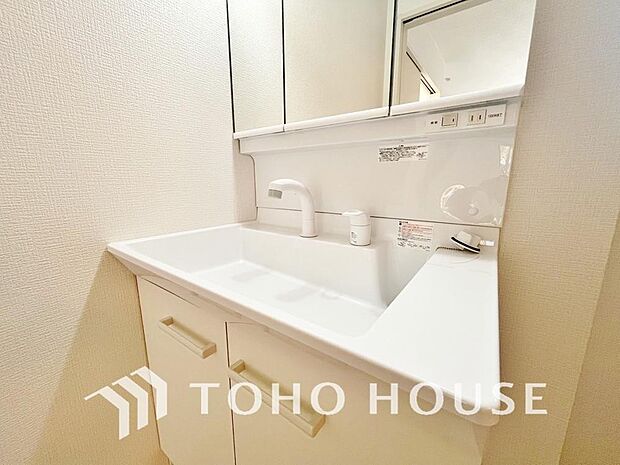 お家の中でも特にプライベートスペースとなる洗面所は、洗濯場所と浴室を同じ空間でまとめております。