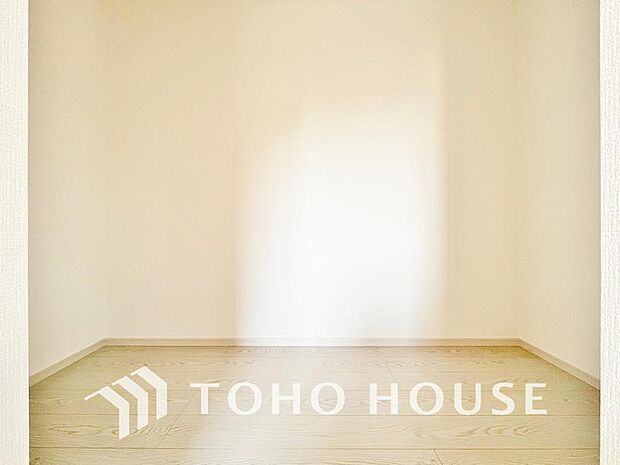 たっぷりと荷物が入るウォークインクローゼット。ぜひ現地で広さを確かめてください。