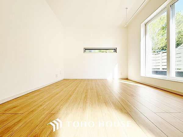 これからの新しいお部屋。ここにはどんな家具を置こう?自分好みのインテリアを考える時間も楽しいですね。